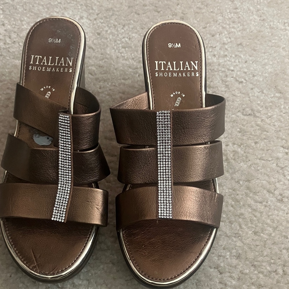 Italian Shoemakers Metallic Brown Sandals brand new!